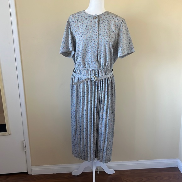 lady leslie Dresses & Skirts - Floral midi dress